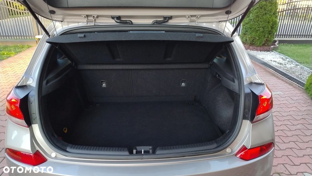 Hyundai i30 1.4 BlueDrive Go - 24