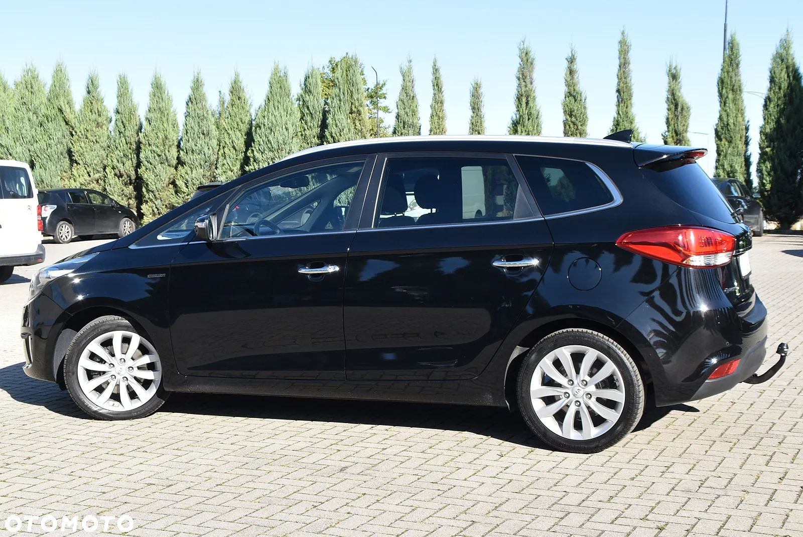 Kia Carens - 4