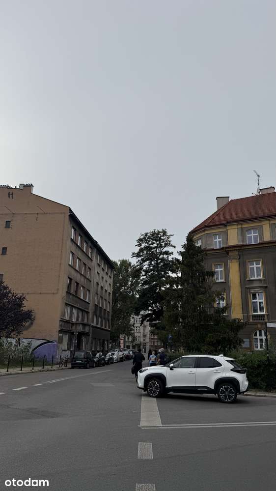 Kawalerka w kamienicy z klimatyzacją w Krakowie