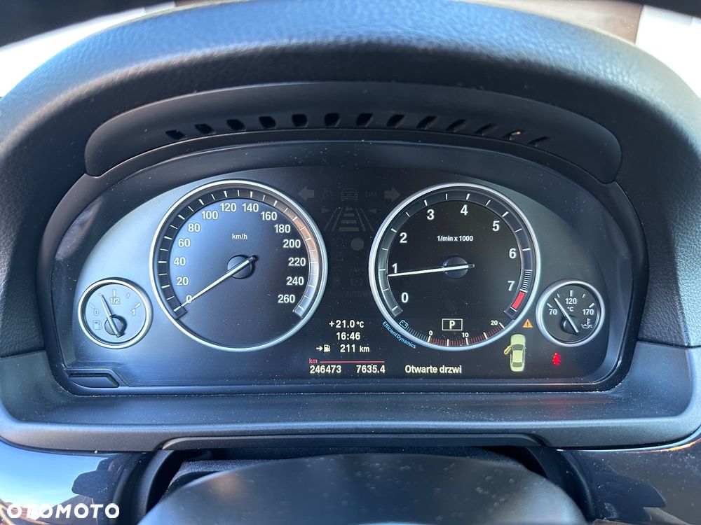 BMW Seria 5 528i xDrive - 13