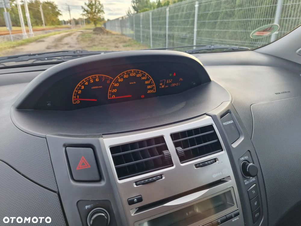 Toyota Yaris 1.33 VVT-i Executive - 17