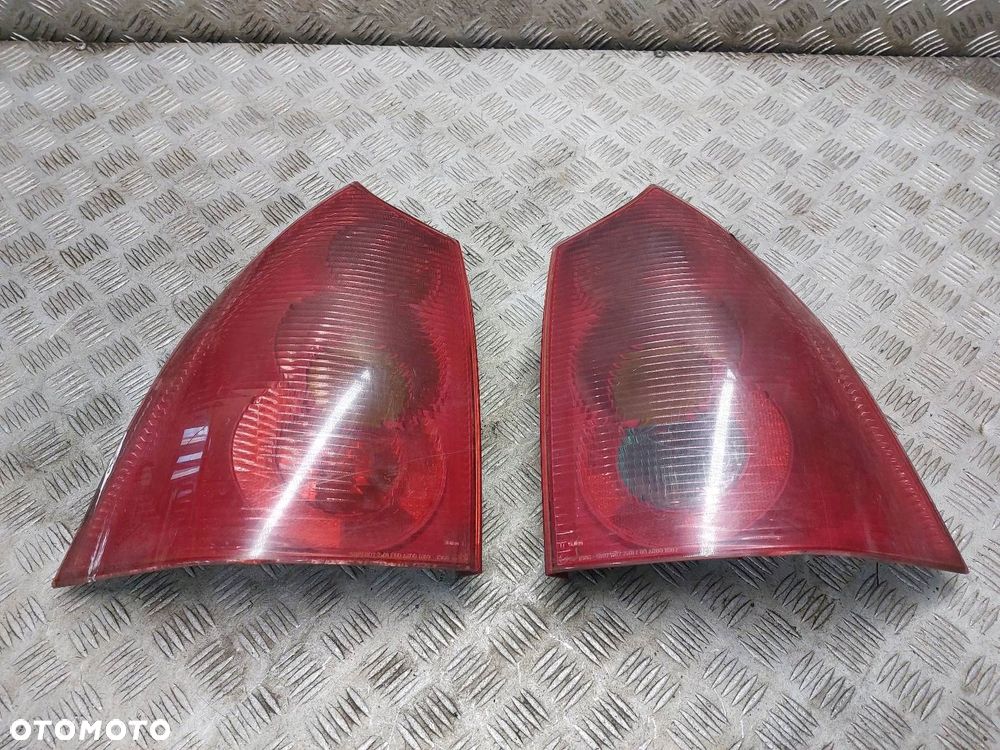 LAMPA LEWY TYŁ + PRAWY TYŁ PEUGEOT 307 I KOMBI 26674T0206 - 1