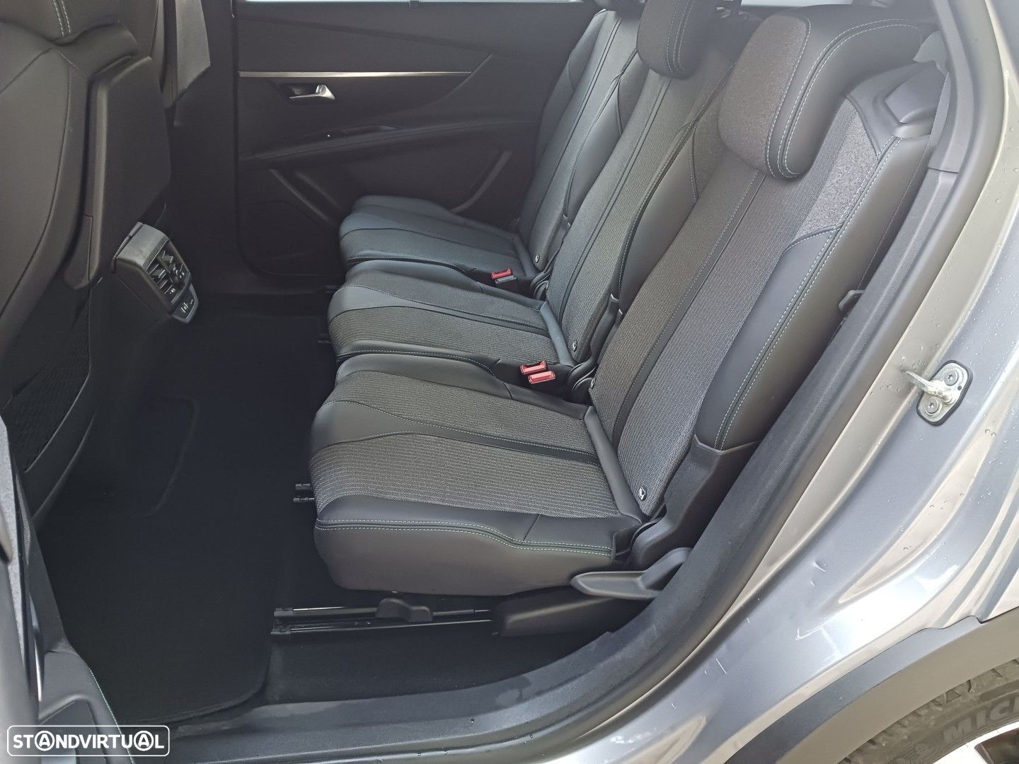 Peugeot 5008 1.5 BlueHDi Allure Pack EAT8 - 32