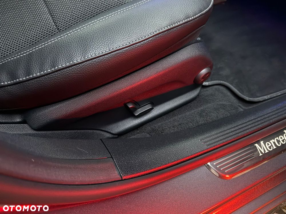 Mercedes-Benz Klasa E 220 d 4Matic 9G-TRONIC AMG Line - 23