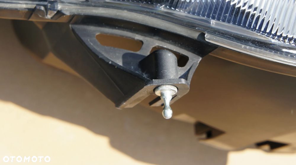 PRZEDNIA LEWA PRAWA LAMPA FORD B-MAX B MAX - 13