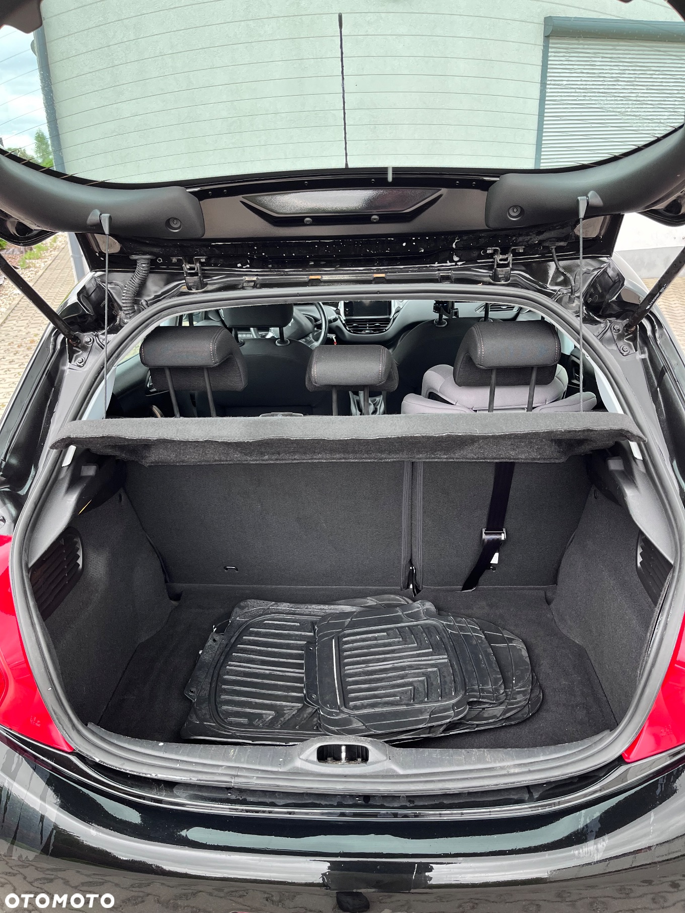 Peugeot 208 - 22