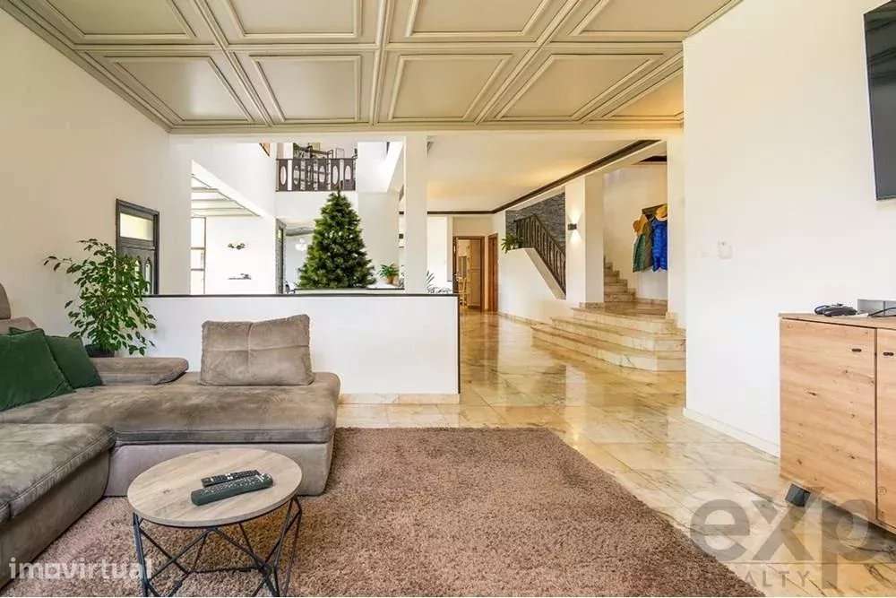 Luxuosa Moradia T8+1 em Funchal: Uma Joia Única no Coração da Madeira - Grande imagem: 5/50