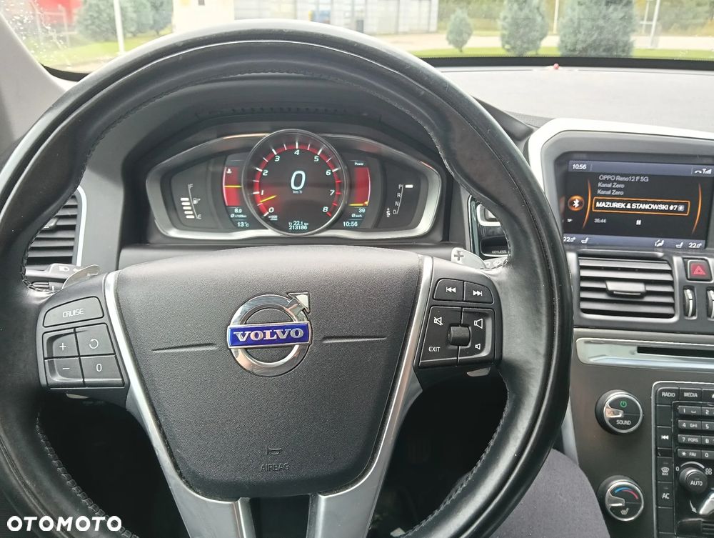 Volvo XC 60 T6 AWD R-Design Momentum - 12