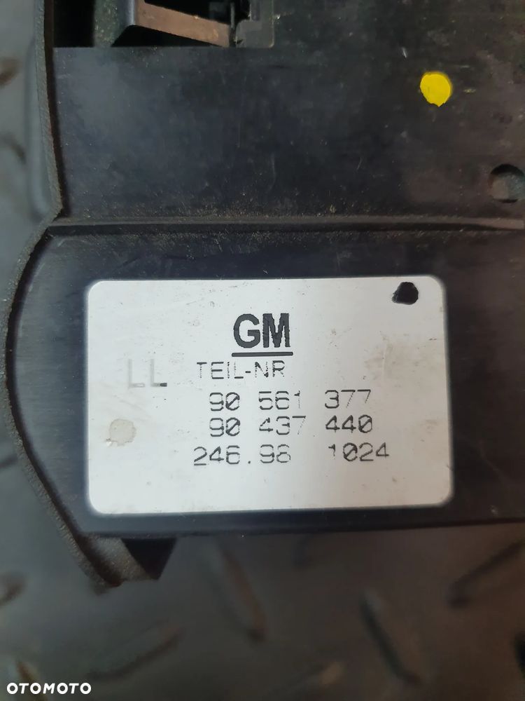 WŁĄCZNIK ŚWIATEŁ OPEL  ASTRA II G ZAFIRA A HALOGENY 90561377 90437440 - 6