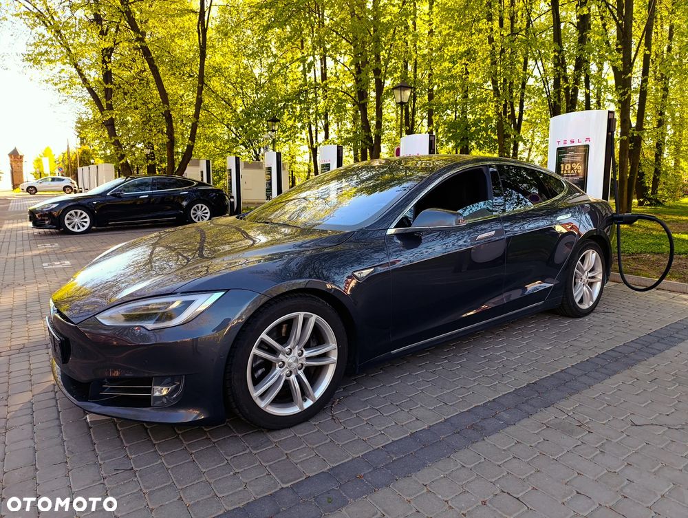 Tesla Model S - 22