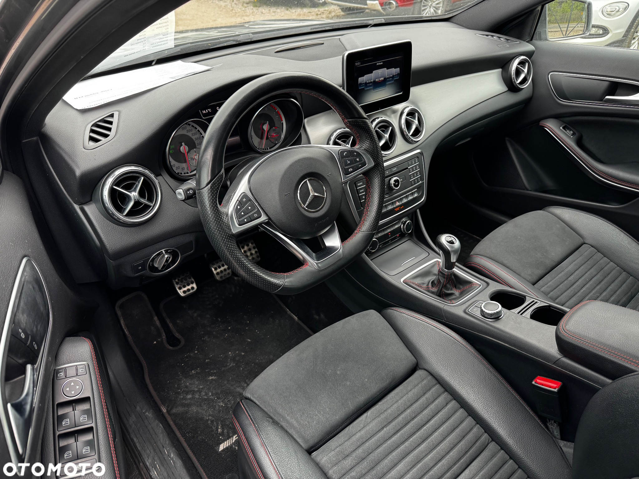 Mercedes-Benz GLA 250 AMG Line - 36