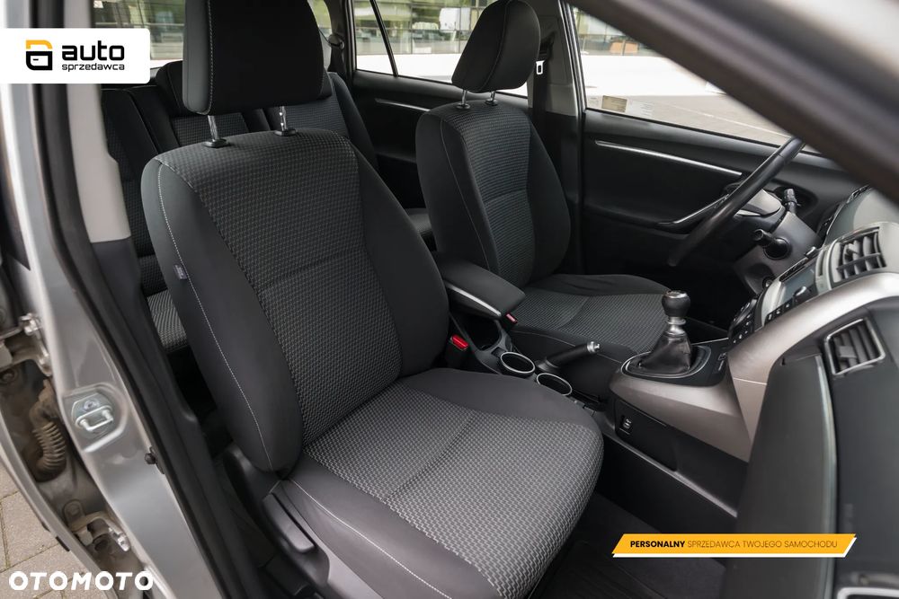 Toyota Verso 1.8 Premium 7os - 24