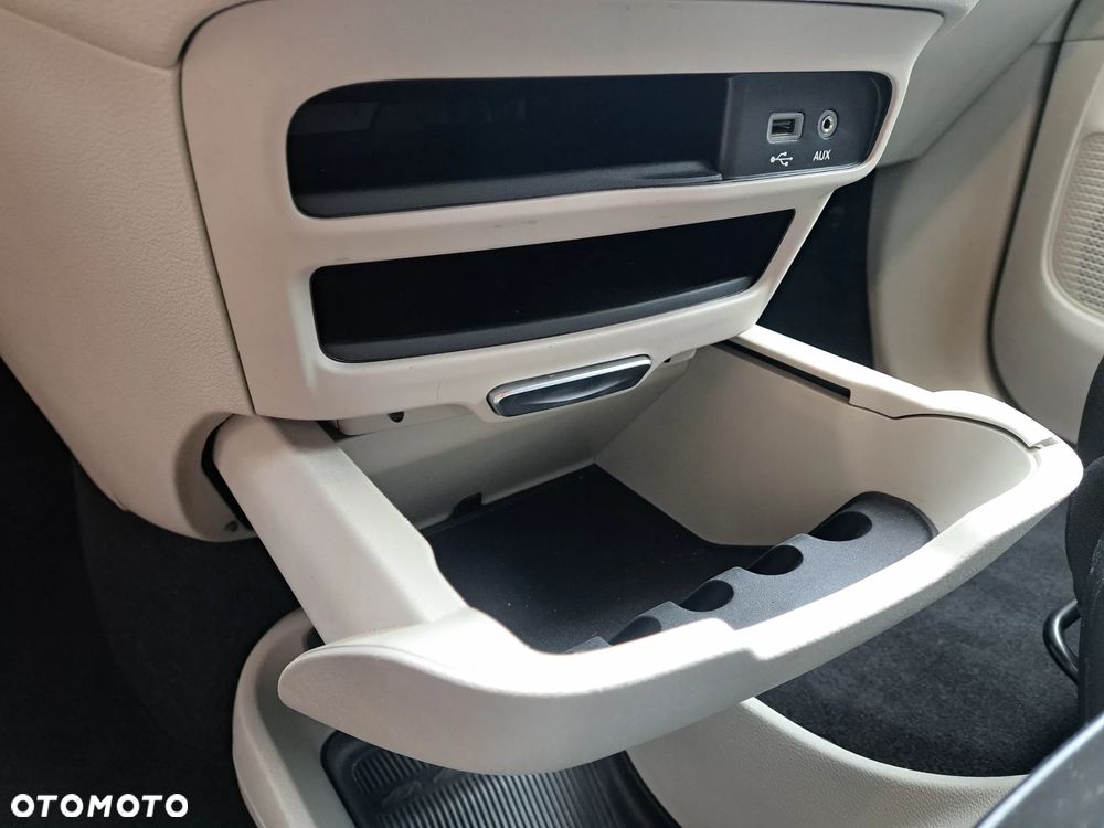 Chrysler Pacifica - 33
