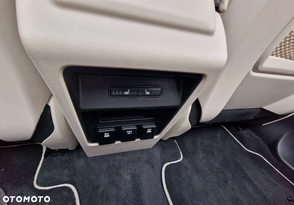 Land Rover Discovery Sport - 28