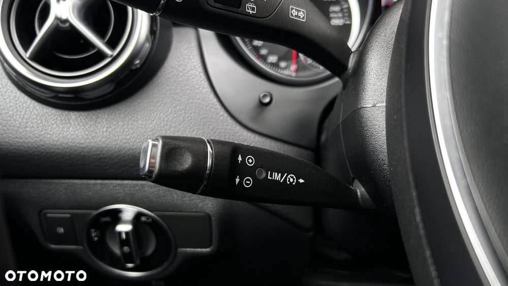 Mercedes-Benz GLA - 16