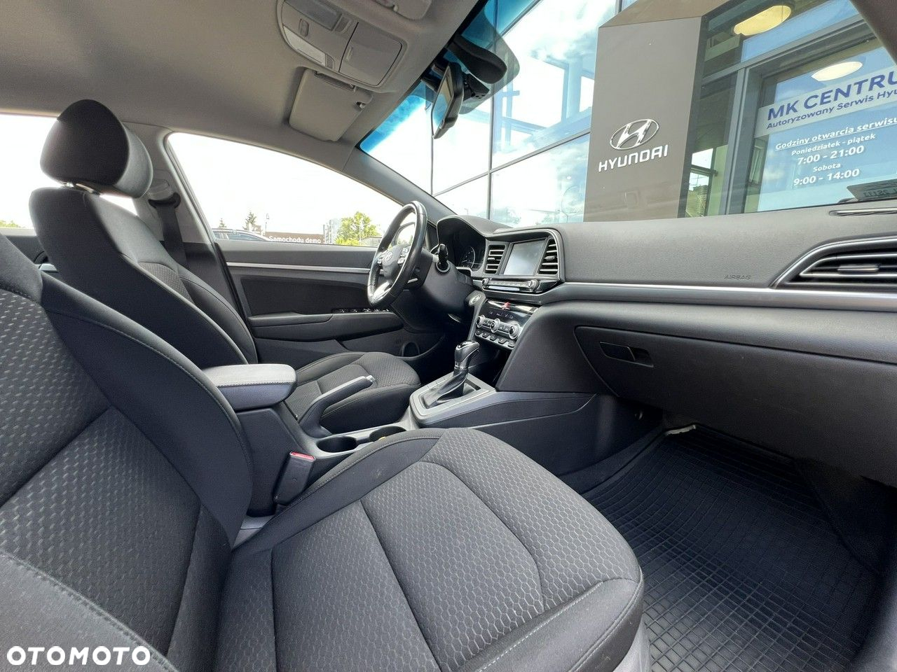 Hyundai Elantra - 12