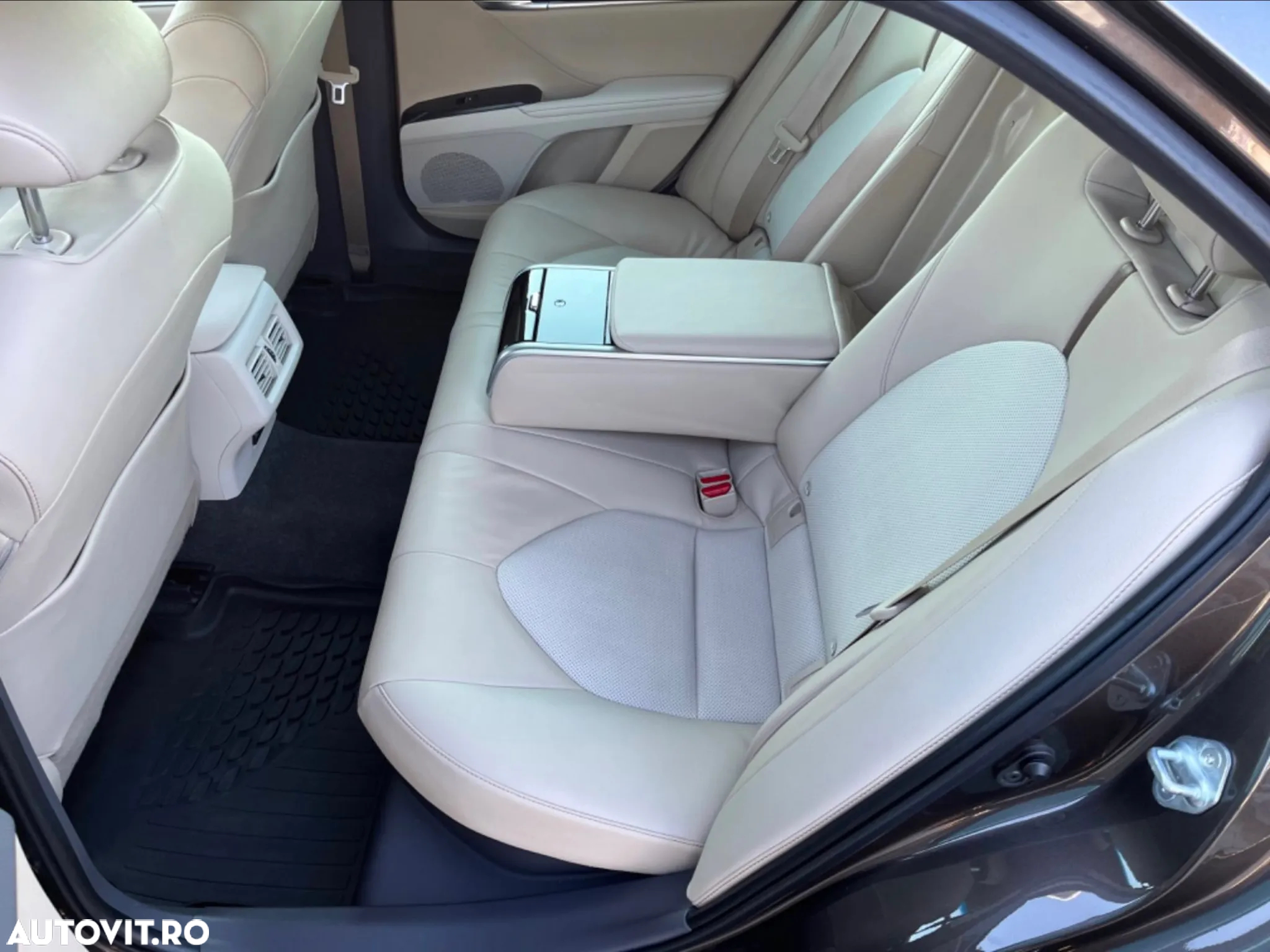 Toyota Camry Executive - 10