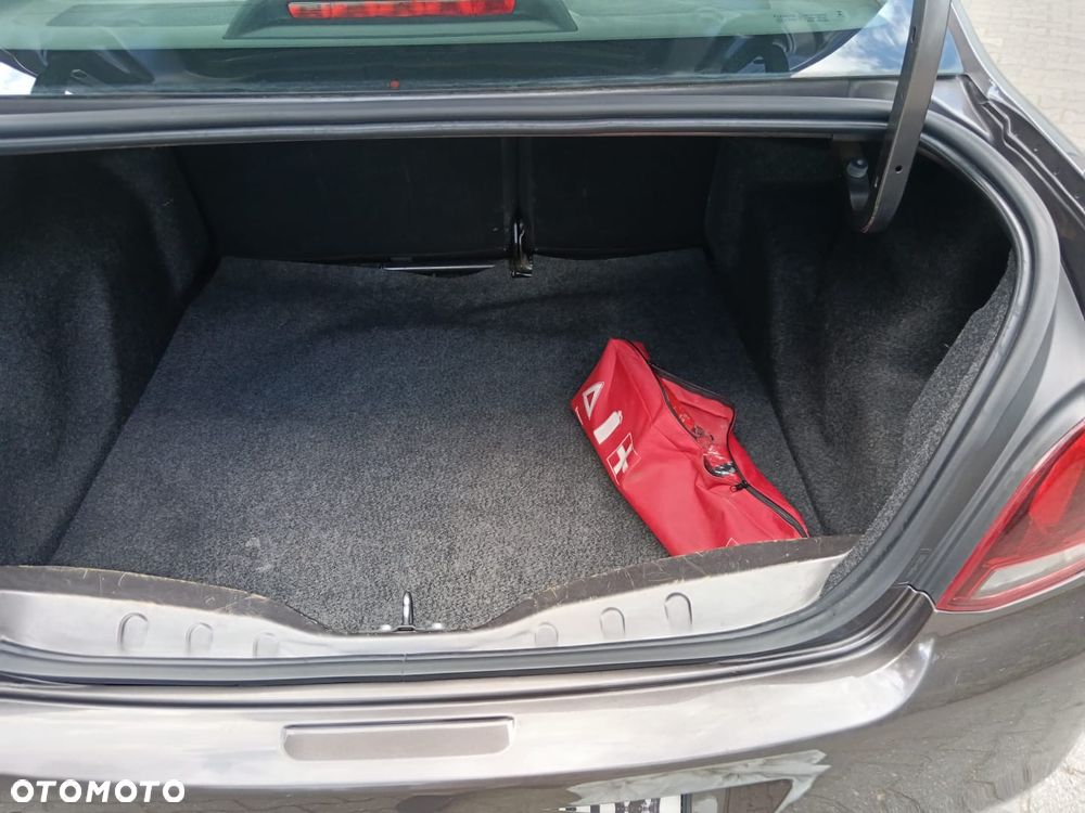 Peugeot 301 1.6 VTi Allure EU6 - 18