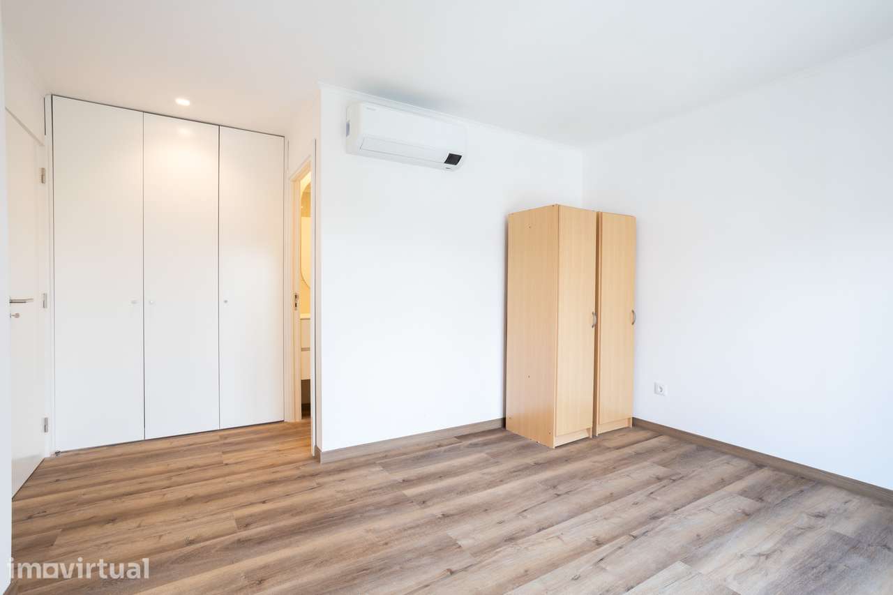 Excelente Moradia Unifamiliar Contemporânea T5 a estrear com Piscina e - Grande imagem: 5/60
