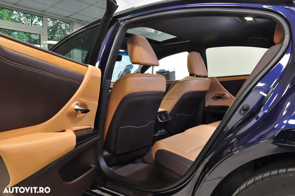 Lexus Seria ES 300h 2.5 TNGA HV 25H- 4X2 CVT Luxury Tech - 11