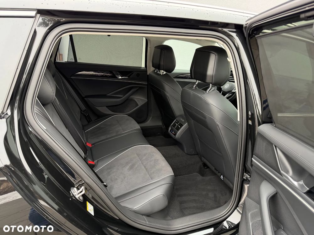 Volkswagen Passat Variant 2.0 TDI SCR 4Mot Elegance DSG - 12
