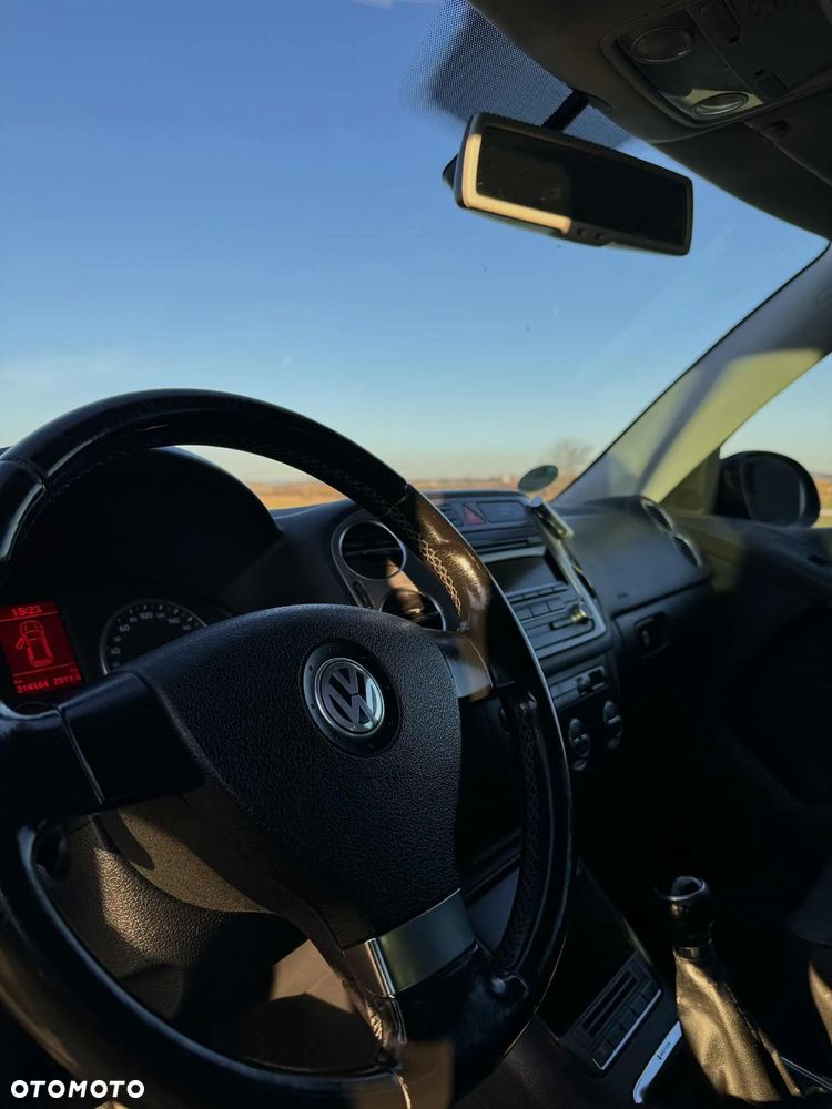 Volkswagen Tiguan - 11