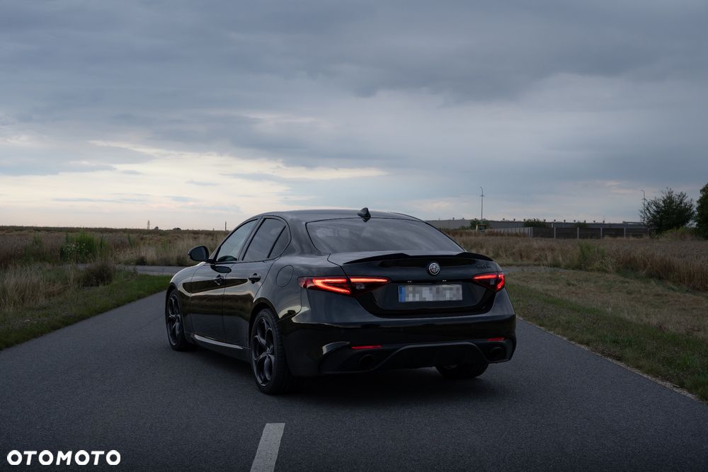 Alfa Romeo Giulia 2.0 Turbo 16V AT8 Veloce Ti - 3