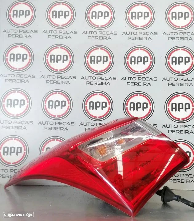 Farolins traseiros esquerdo e direito Hyundai I30 de 2015 painel. - 2