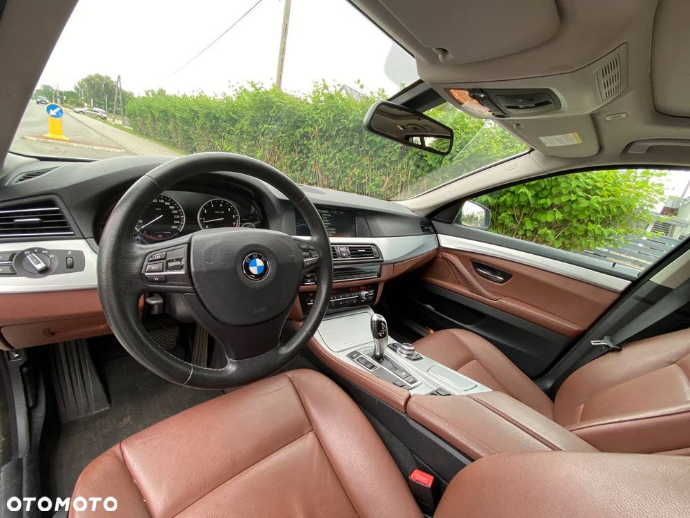 BMW Seria 5 528i xDrive Luxury Line - 7