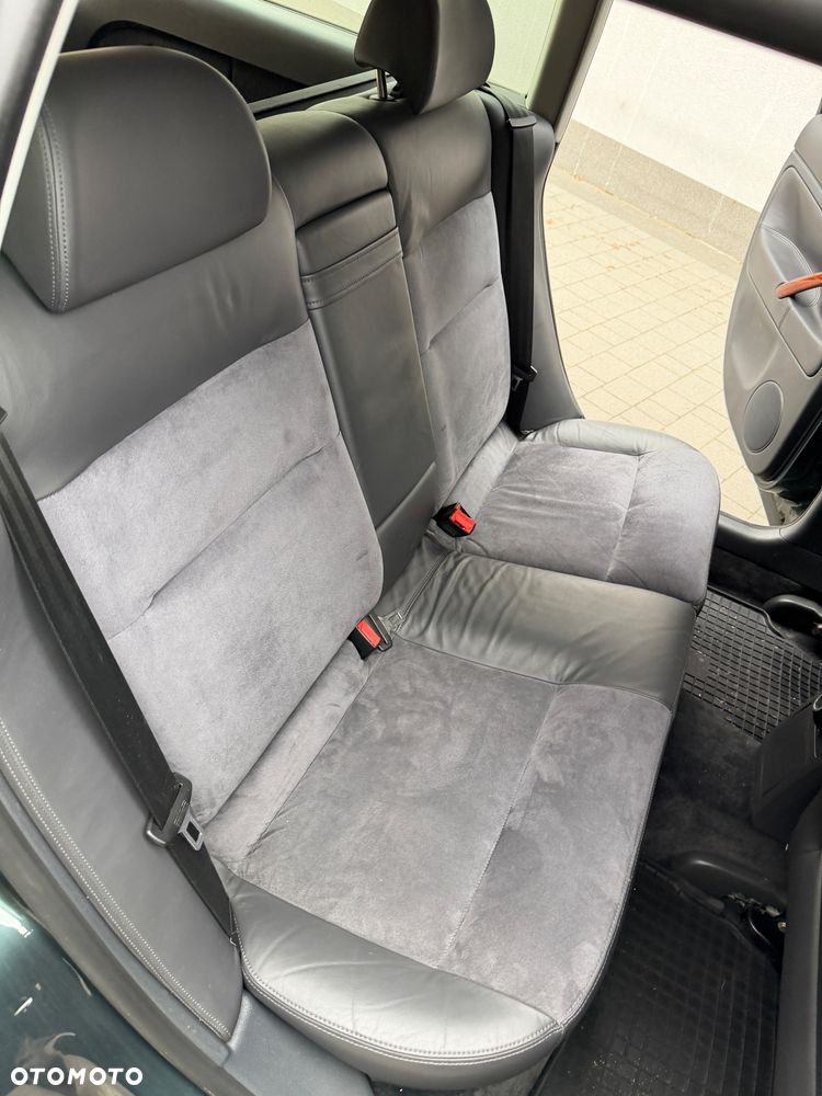 Volkswagen Passat 1.9 TDI 4Motion Highline - 13