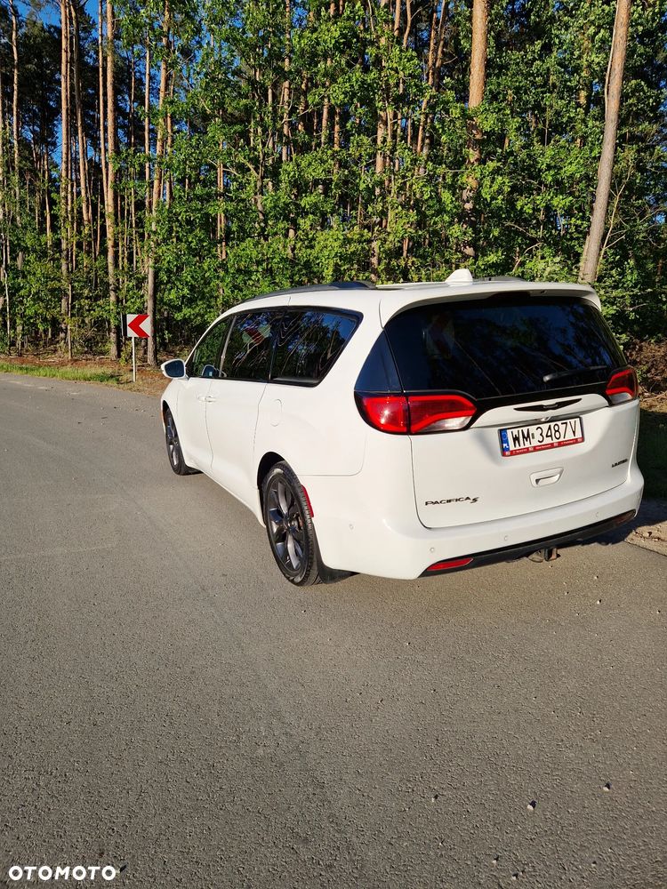 Chrysler Pacifica - 7