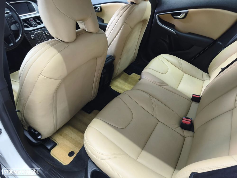 Volvo V40 2.0 D2 Momentum Eco - 8