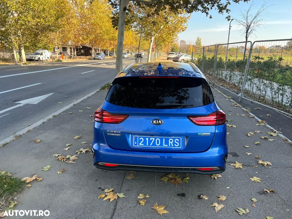 Kia Ceed 1.6 CRDi Eco-Dynamics+ (48V Mild-Hybrid) DCT7 GT Line - 4