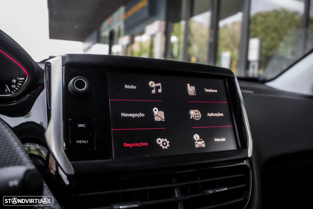 Peugeot 2008 1.2 PureTech GT Line - 32