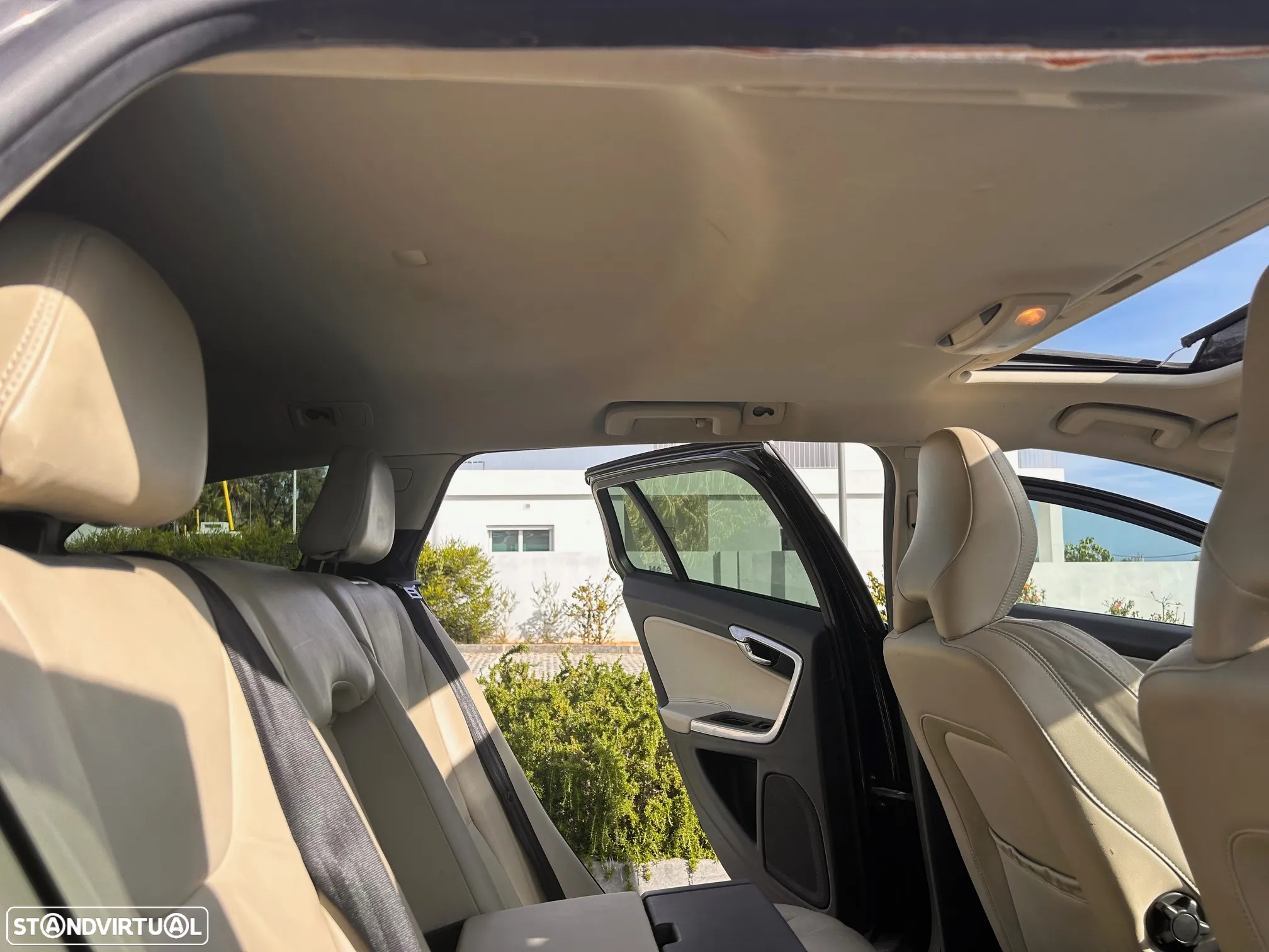 Volvo V60 2.4 D6 Summum AWD Phev - 22
