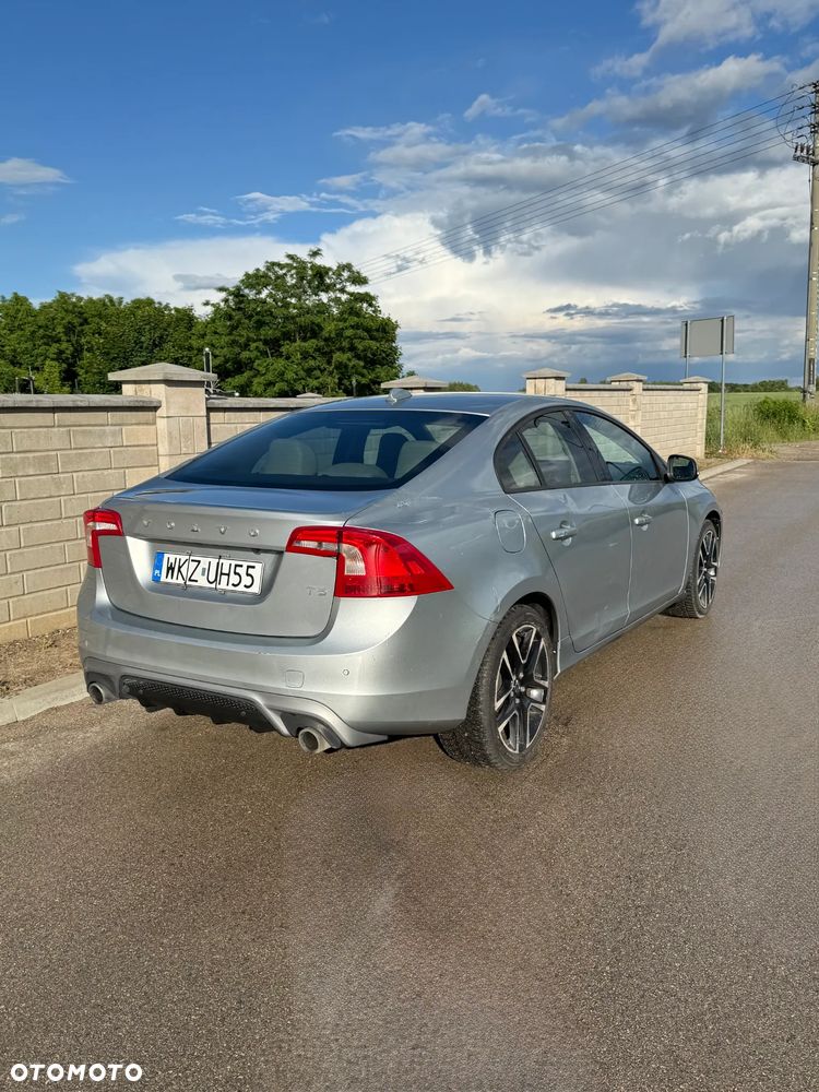 Volvo S60 T5 Geartronic Momentum - 8