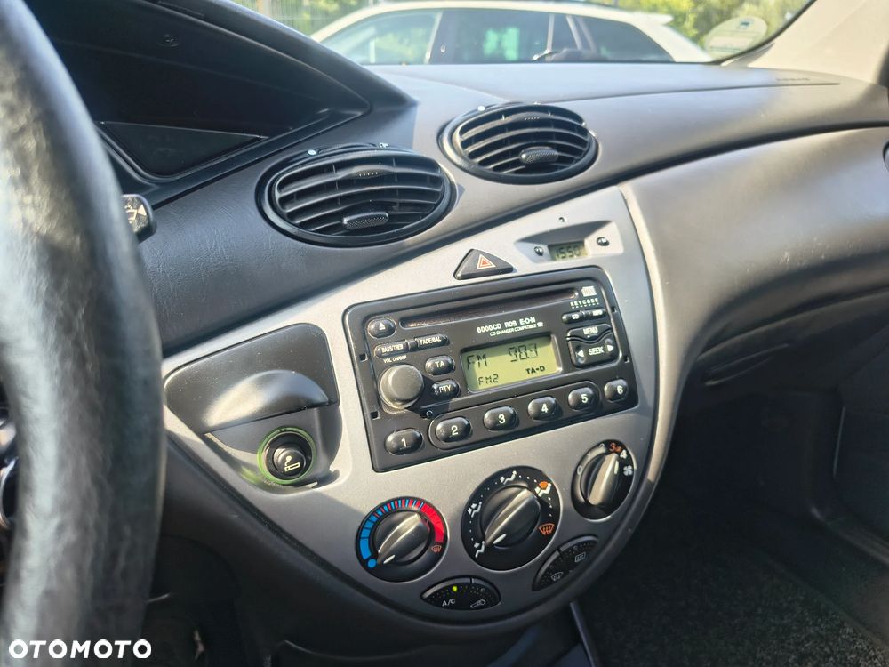 Ford Focus 1.6 Futura - 32