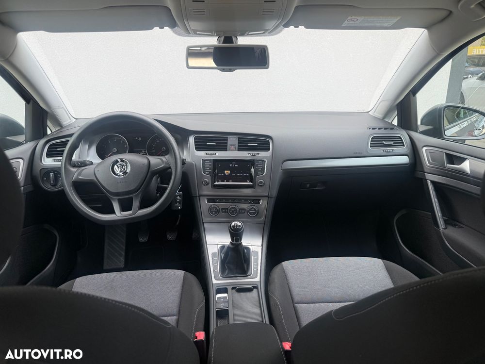 Volkswagen Golf - 23