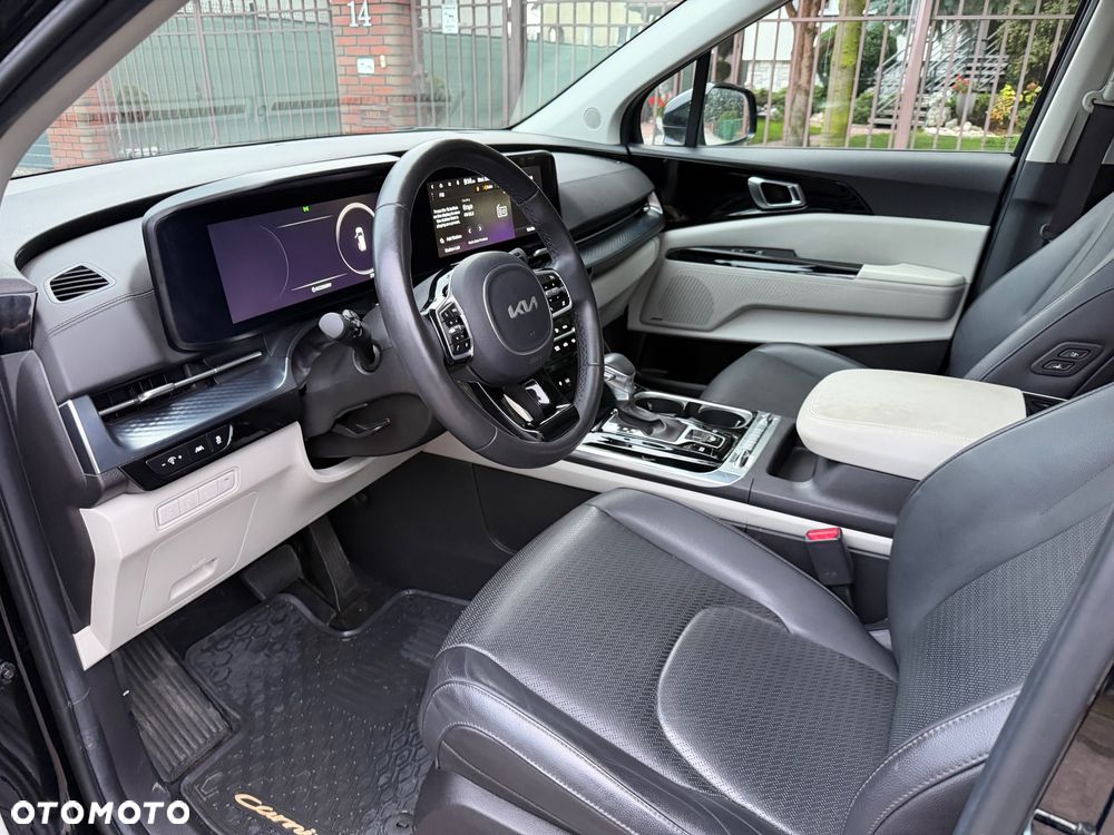 Kia Carnival - 10