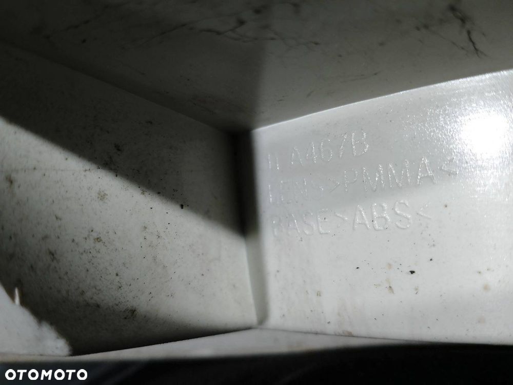 LAMPA TYLNA PRAWA AUDI A4 B6 11-A467B SEDAN - 9