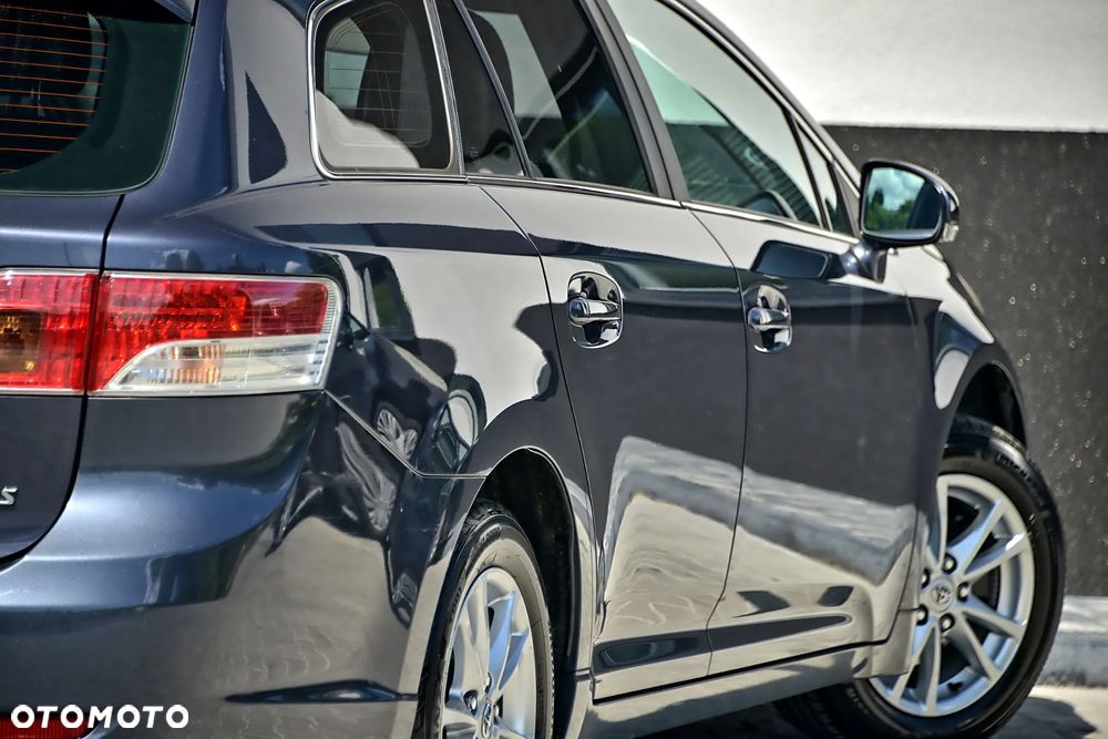 Toyota Avensis 1.6 Premium - 18