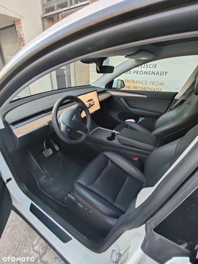 Tesla Model Y - 2