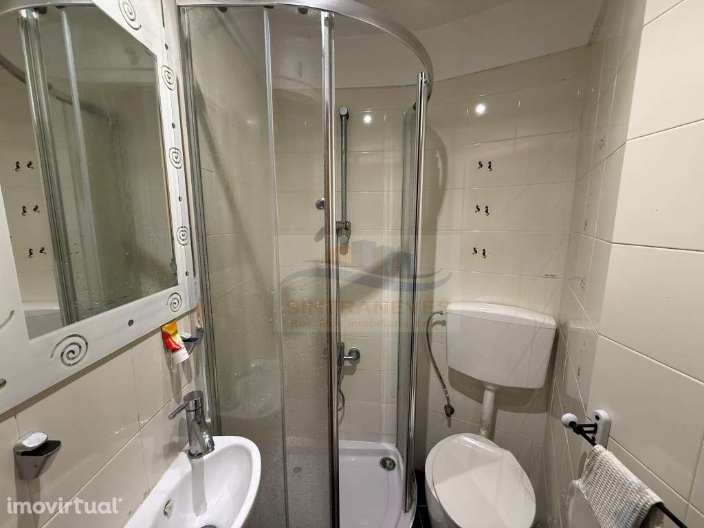 Apartamento T3 com 2 Casas de Banho e Excelente Luminosidade | Conf... - Grande imagem: 3/15