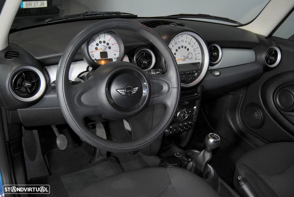 MINI 3 Portas One D - 13