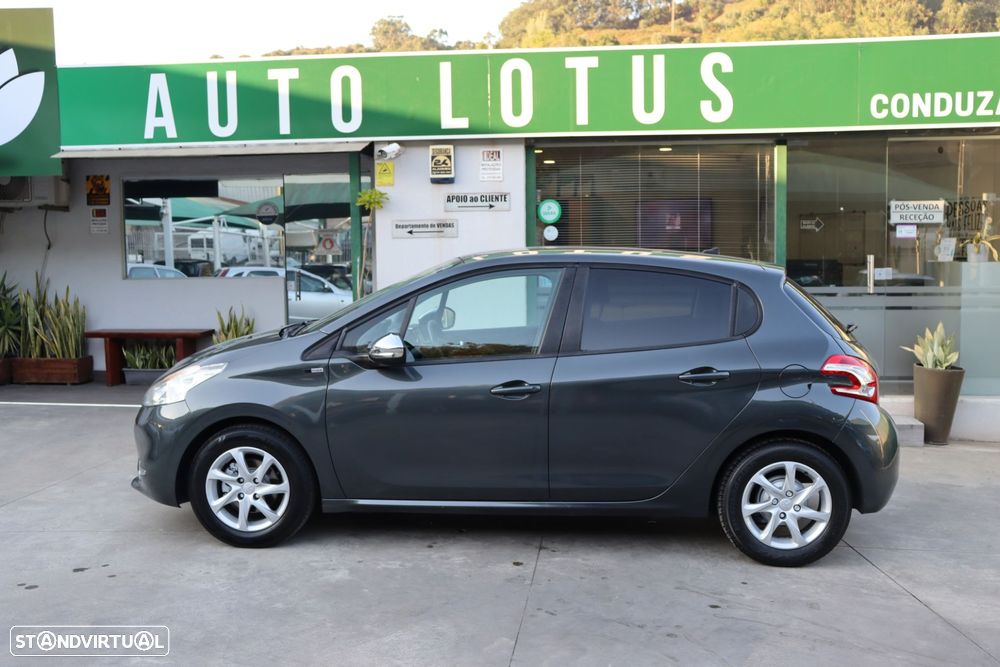 Peugeot 208 1.2 VTi SE Style - 3