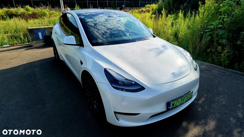Tesla Model Y - 1