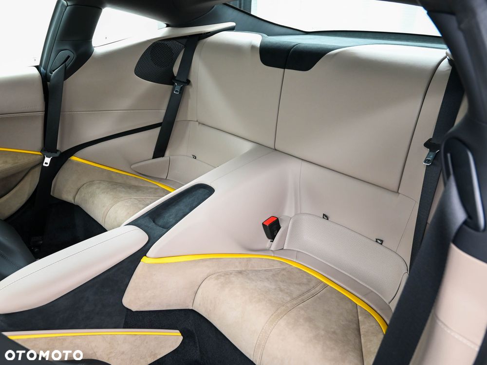 Ferrari Roma - 10