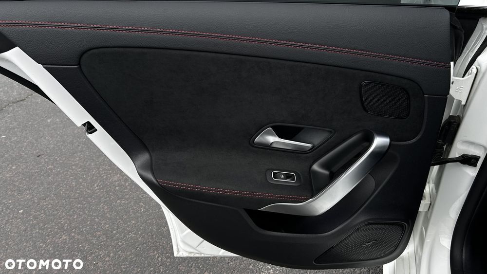 Mercedes-Benz CLA 220 4-Matic AMG Line 7G-DCT - 25