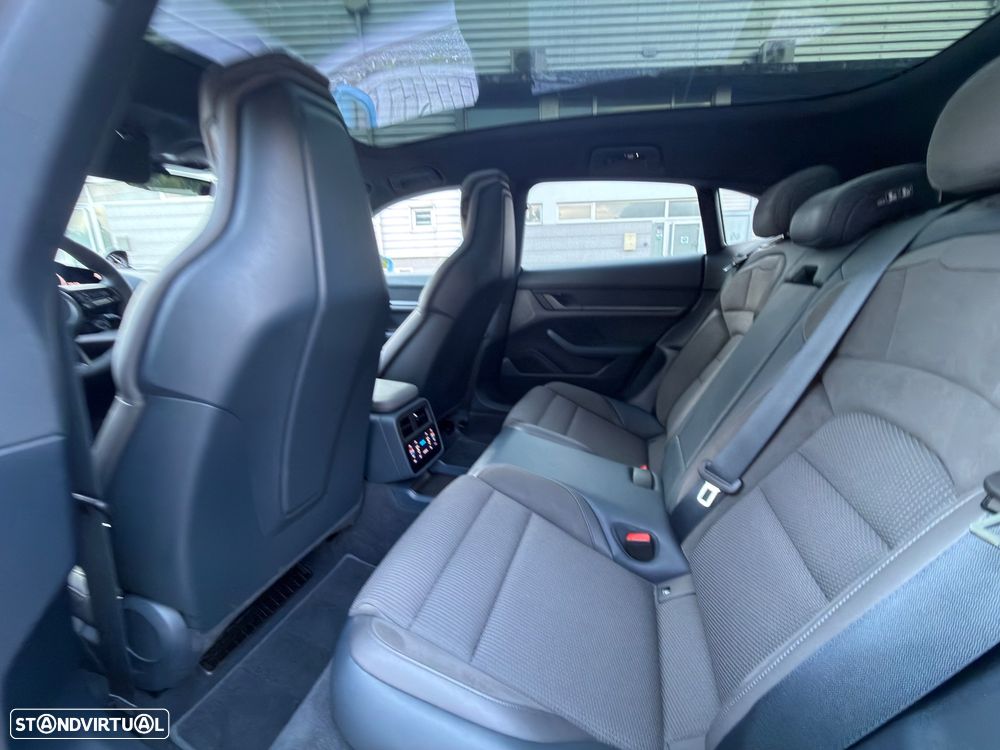 Porsche Taycan Cross Turismo 4 - 34