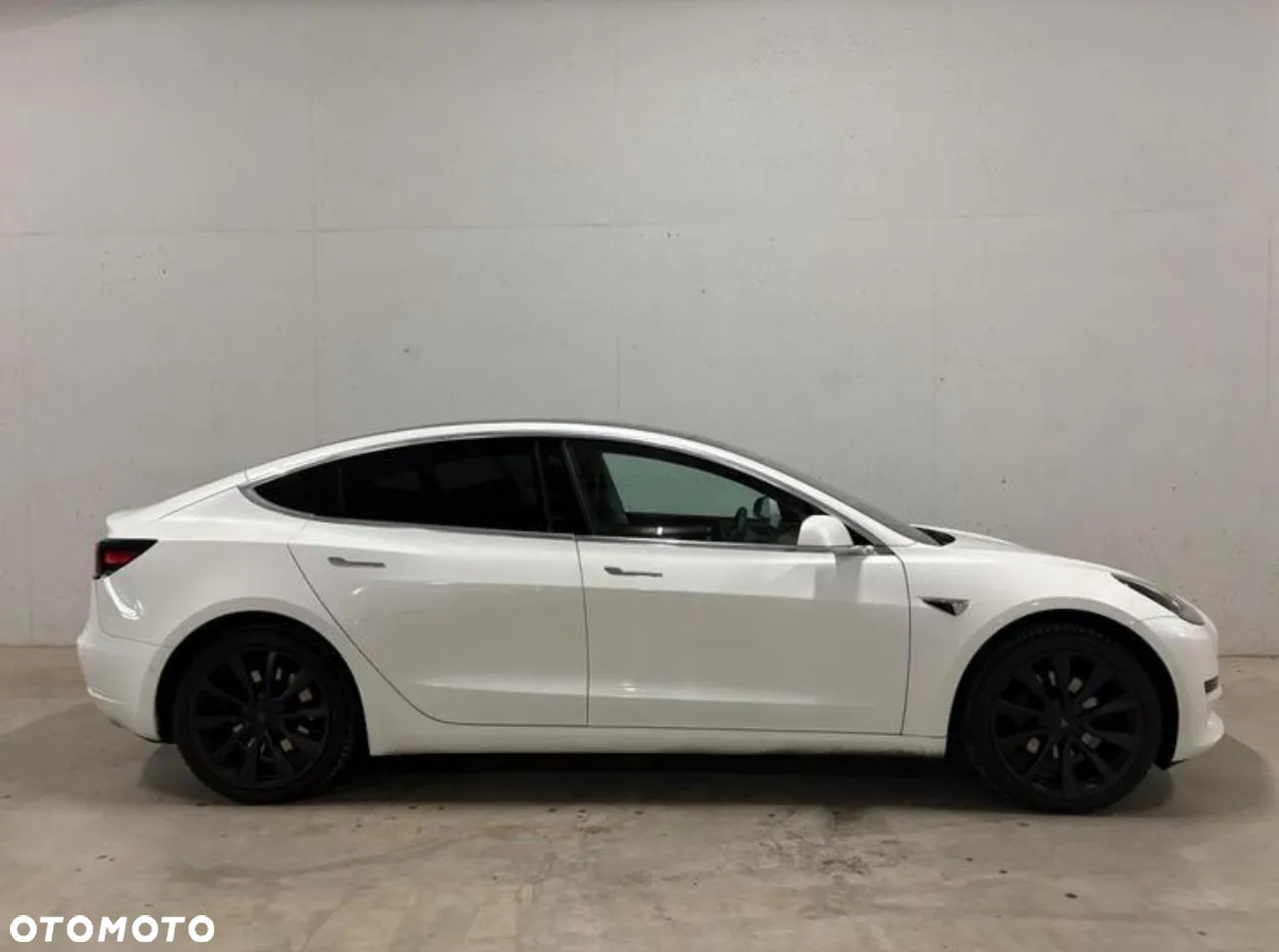Tesla Model 3 Standard Reichweite Plus Hinterradantrieb - 12